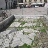 La dominazione romana � testimoniata anche dall'antico pavimento visibile in piazza del Ferrarese